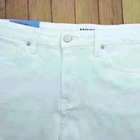 Abound White High Waisted Jean Shorts - Picture 3 of 3